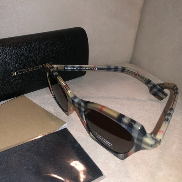 Authentic Burberry Nova Check Women Sunglasses - Picture 4 of 8